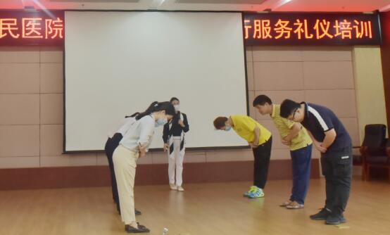 提升服務(wù)質(zhì)量，展現(xiàn)文明形象——河池市人民醫(yī)院舉辦文明服務(wù)禮儀培訓(xùn)班紀(jì)實(shí)