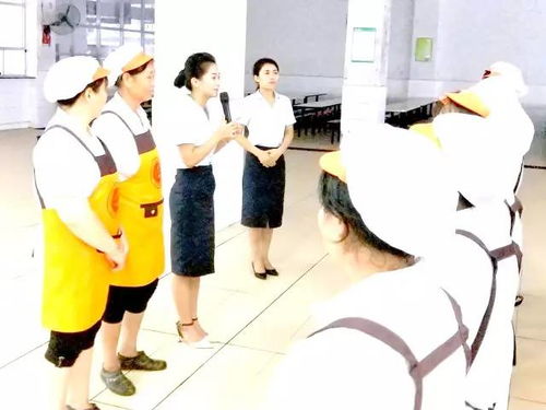 食堂精細(xì)化 服務(wù)要先行 武岡市展輝學(xué)校食堂員工培訓(xùn)之禮儀篇